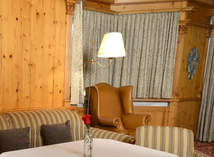 1 Bedroom Double Suite with mountain view