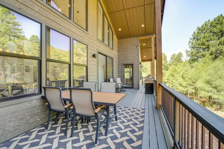 Luxe Pine Home w/ Tonto National Forest Access!