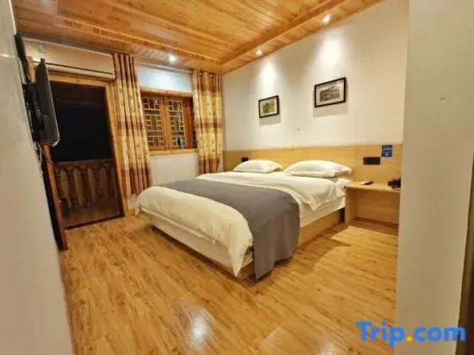 2 Bedrooms Suite with balcony and with river view