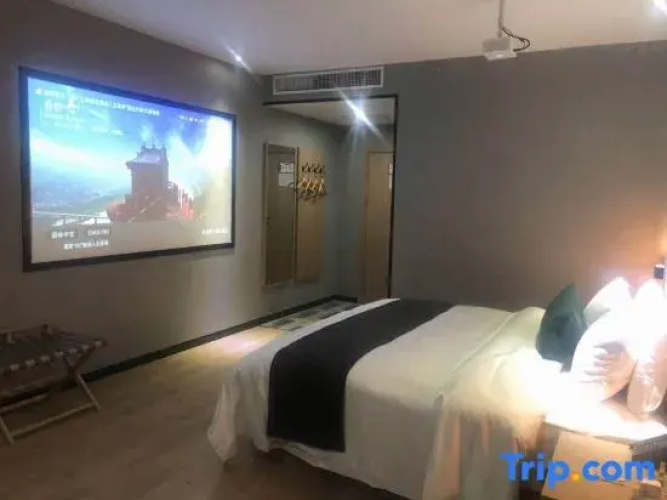 Ledong Longrun Hotel (Flo Town)