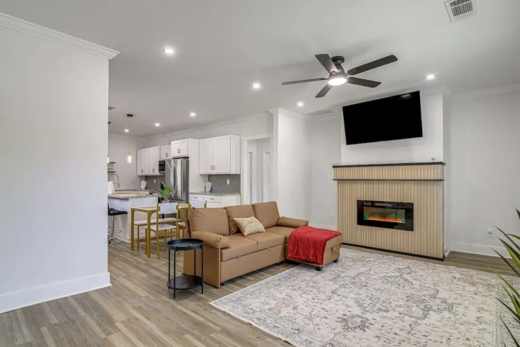 4 Bedrooms Cottage
