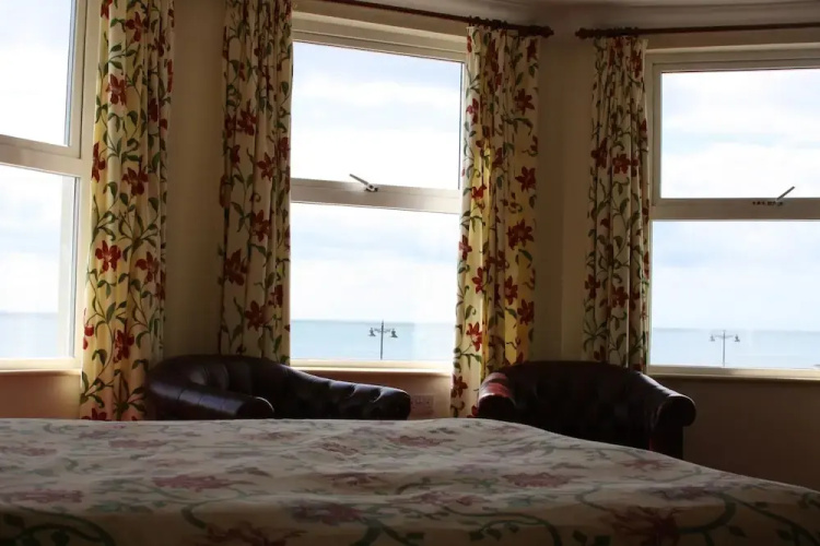Sandown Hotel