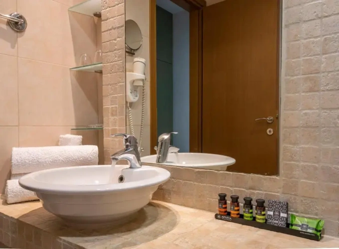 1 Bedroom Double Suite with land view