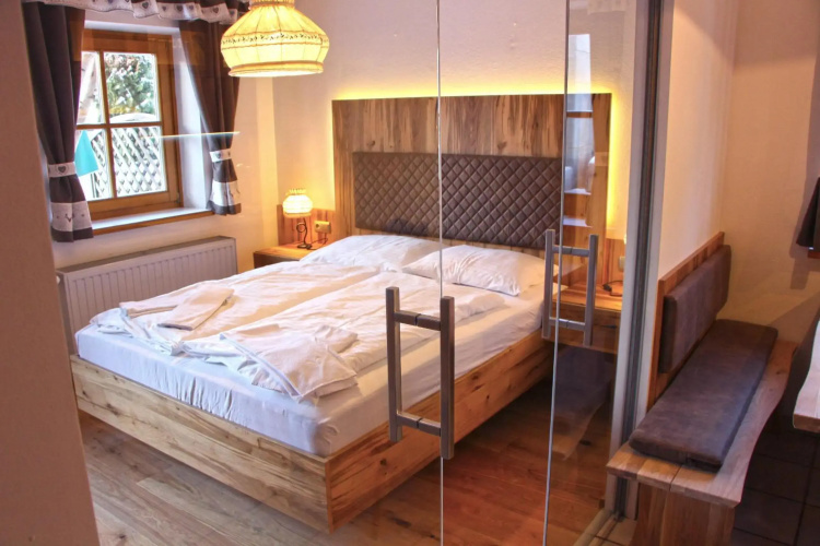 Amadelodge