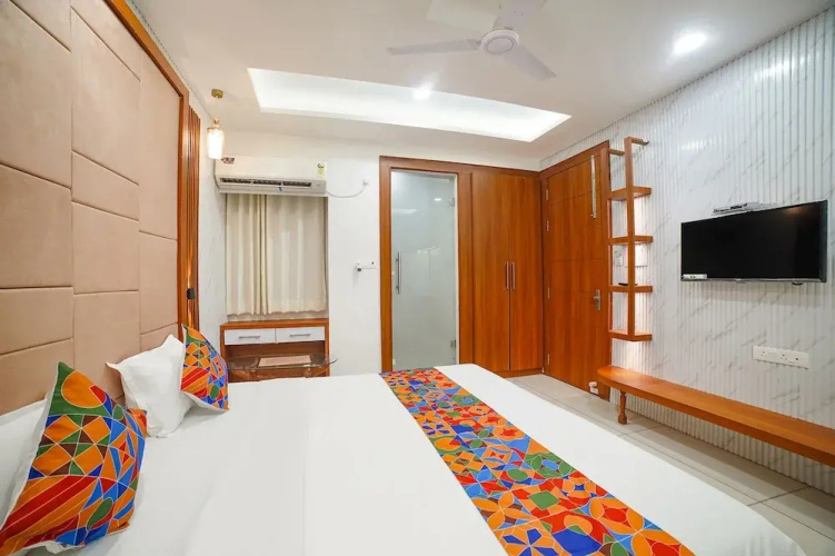 Fabhotel Eminent