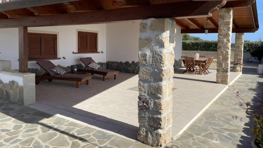 2 Bedrooms Villa