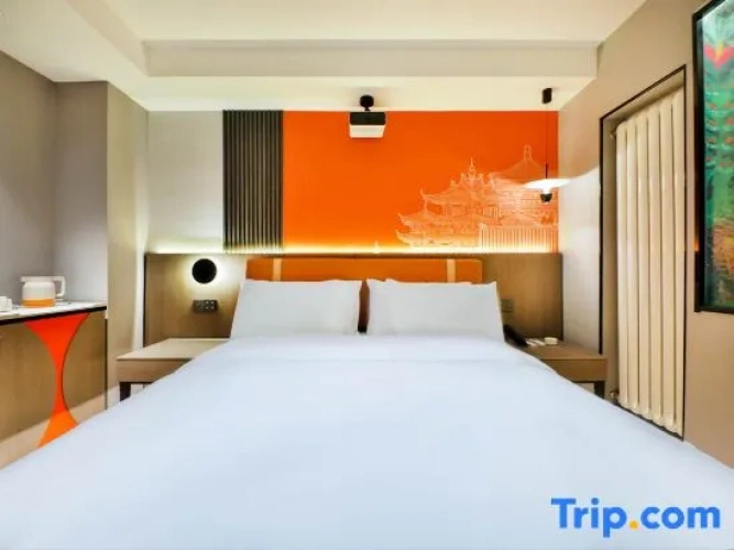 Standard Double room with city view