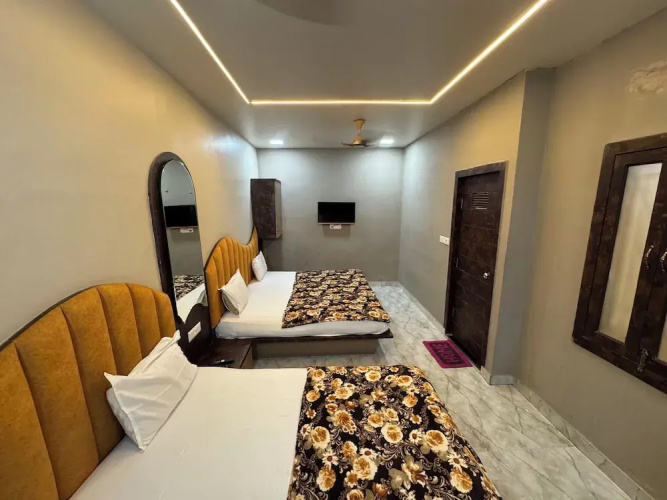 Hotel Guruvayur Dham Mathura