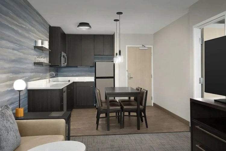 1 Bedroom Suite