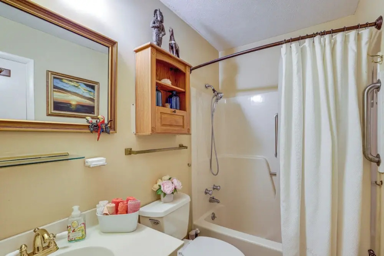 Ski Asheville! Mountain-view Hideaway w/ Deck