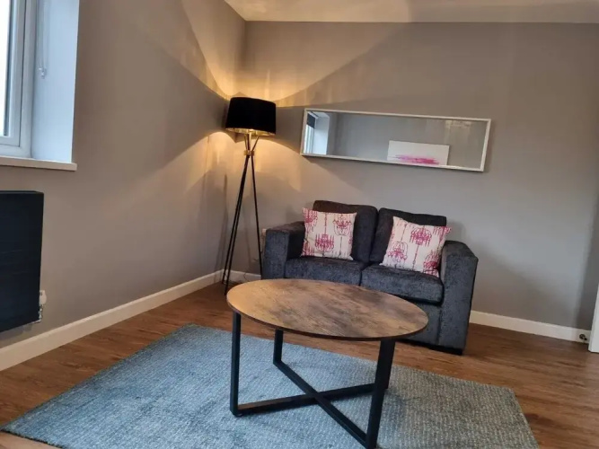 Charming 1-bed Apartment Near Redditch Town Centre