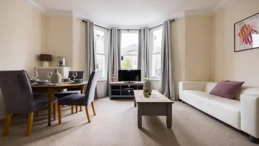 2 Bedrooms Apartment