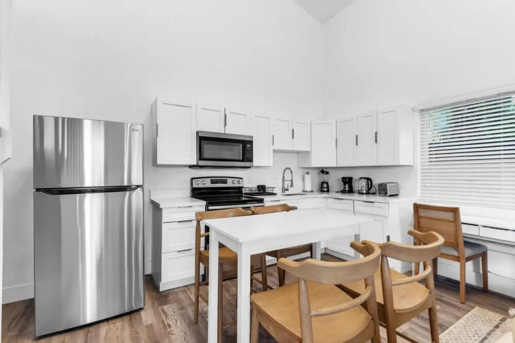 Stylish & Modern 4BD Home