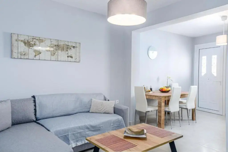 J&T Apartment - 150m from the beach