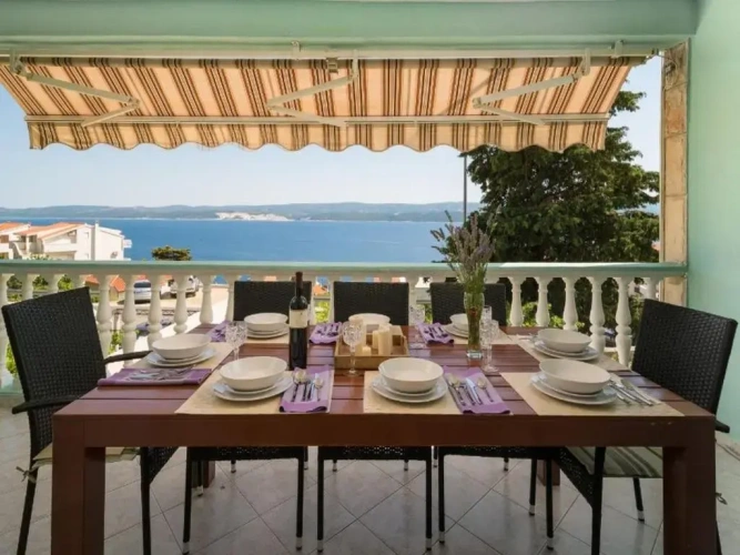4 Bedrooms Apartment with balcony