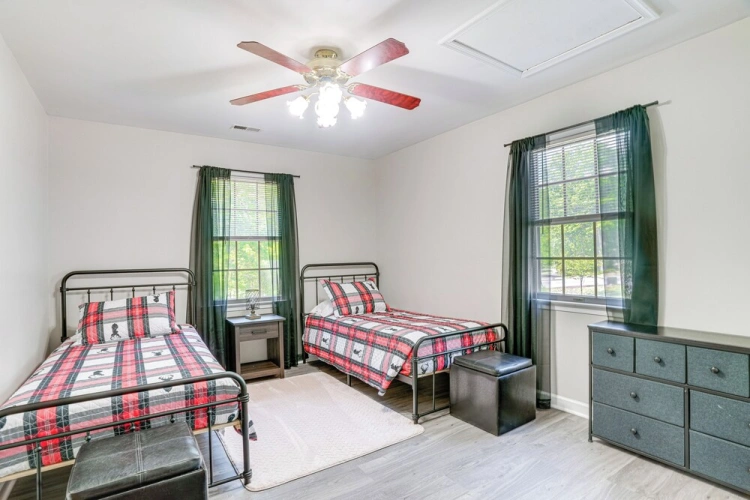 4 Bedrooms Cottage