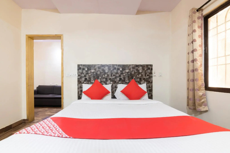 OYO 10293 Rajmahal Comforts