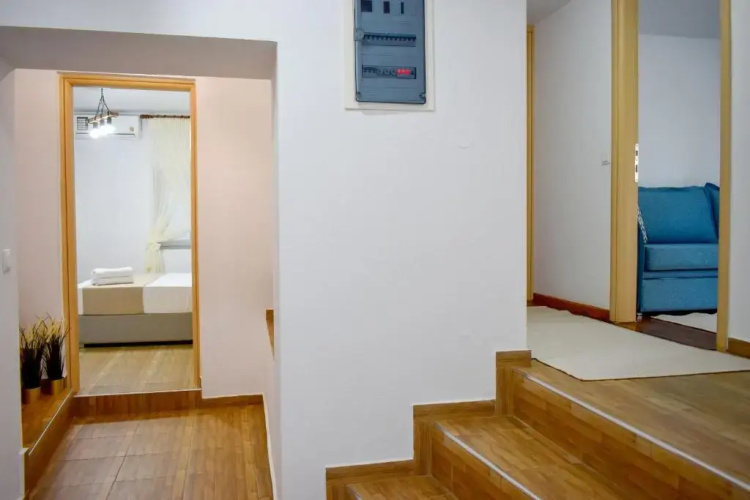 La Maison Plakes 3 BDR Apt