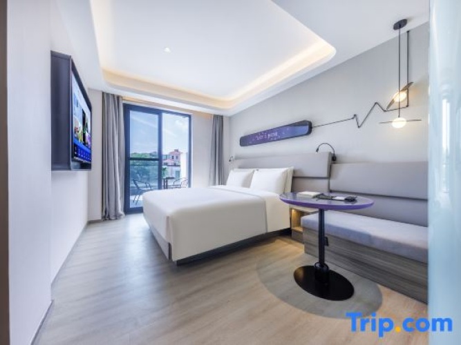 Standard room with city view