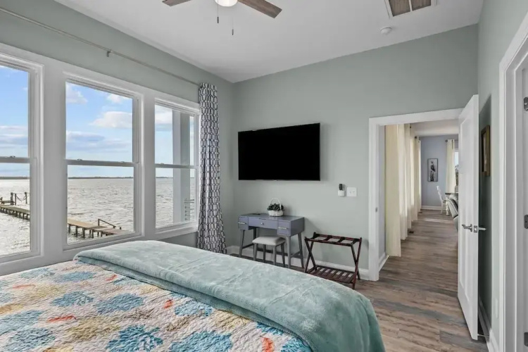 Straits Serenity 3 Bedroom Home by RedAwning