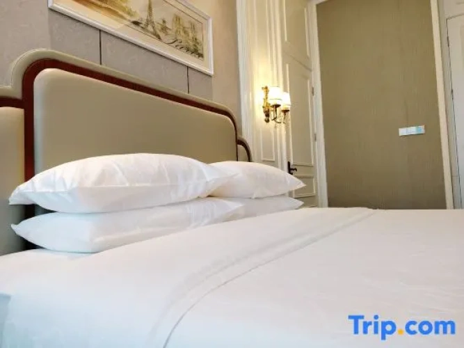 Deluxe Family Suite with city view