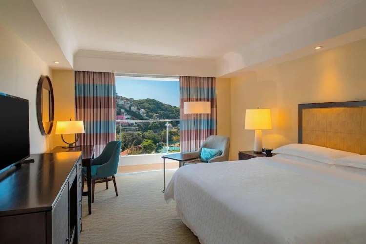 Double room with balcony and with partial ocean view