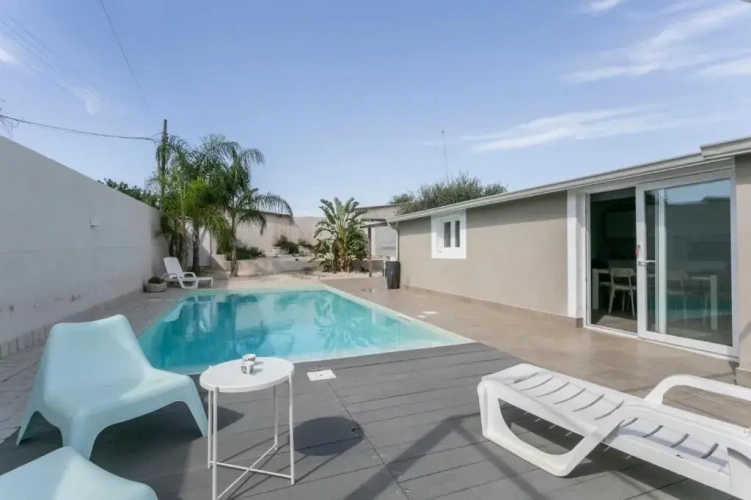 3 Bedrooms Villa
