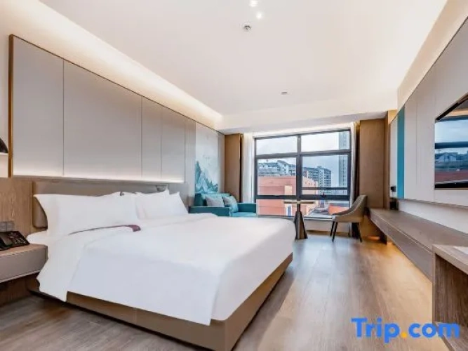 Deluxe Double room with city view