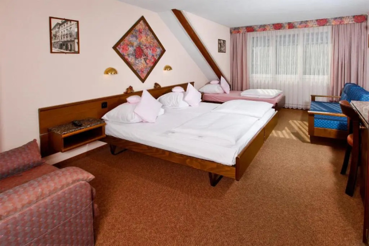 BASLERTOR Summer Pool Hotel