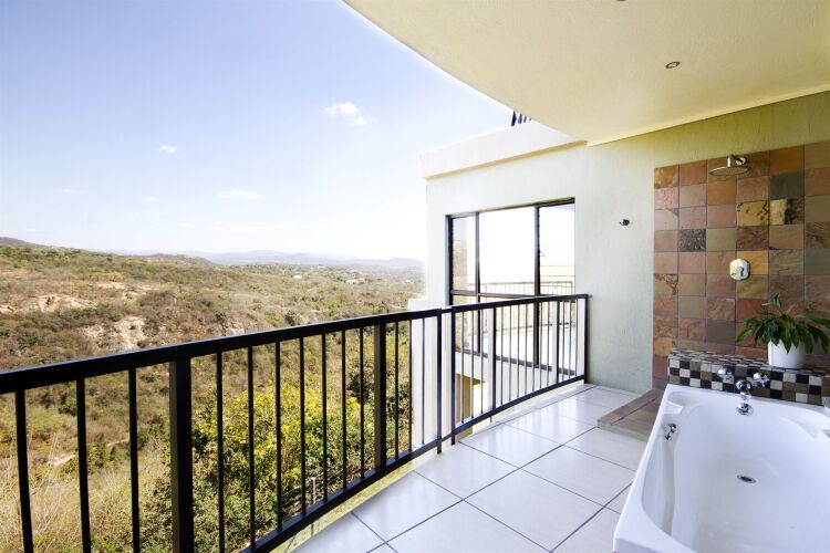 La Roca Guest House Over view