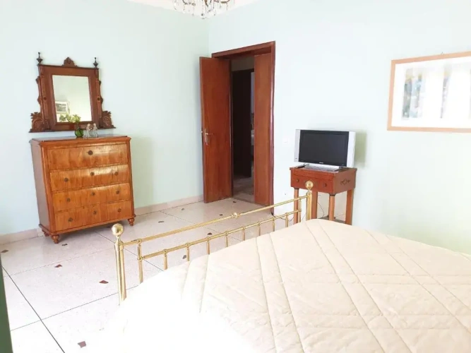 4 Bedrooms Apartment