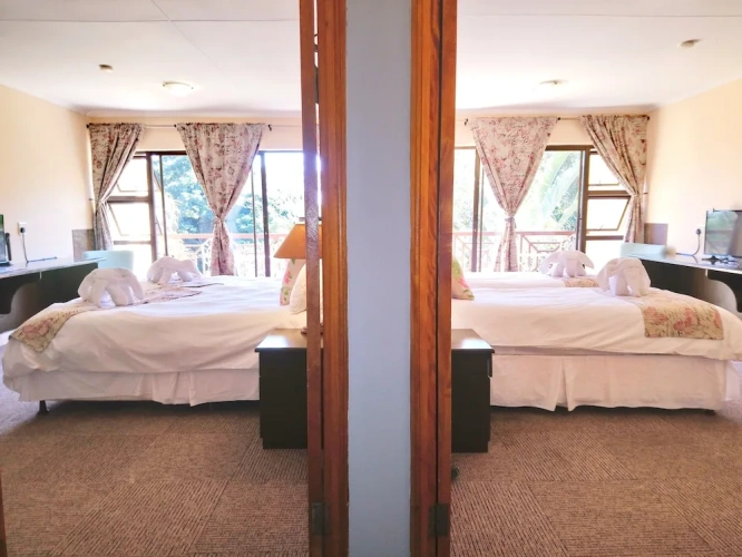 Standard Twin room with balcony