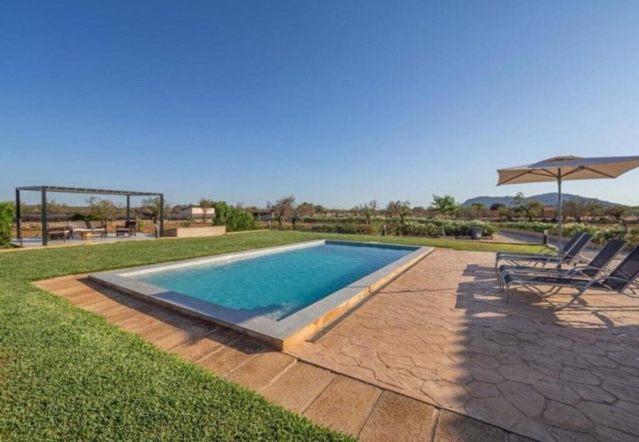 2 Bedrooms Villa