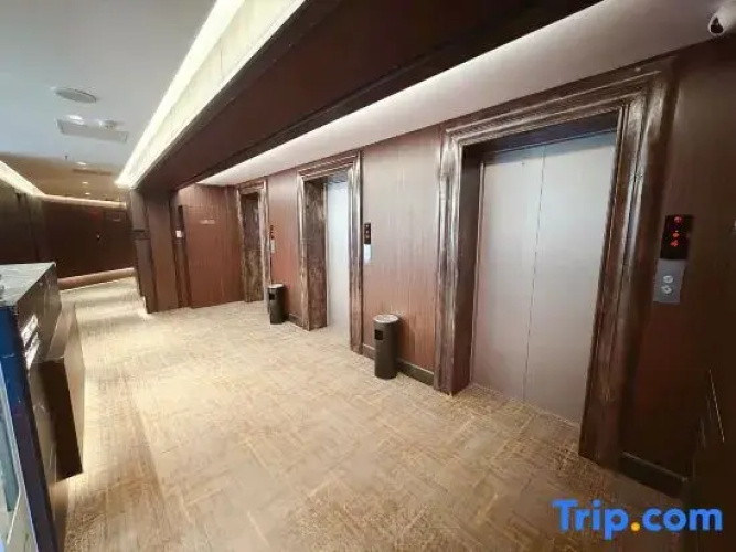 Youran Smart E-sports Apartment (Harbin West Station Xicheng Red Square)
