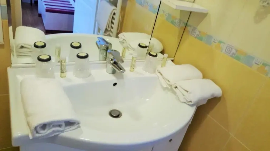 Standard Triple room