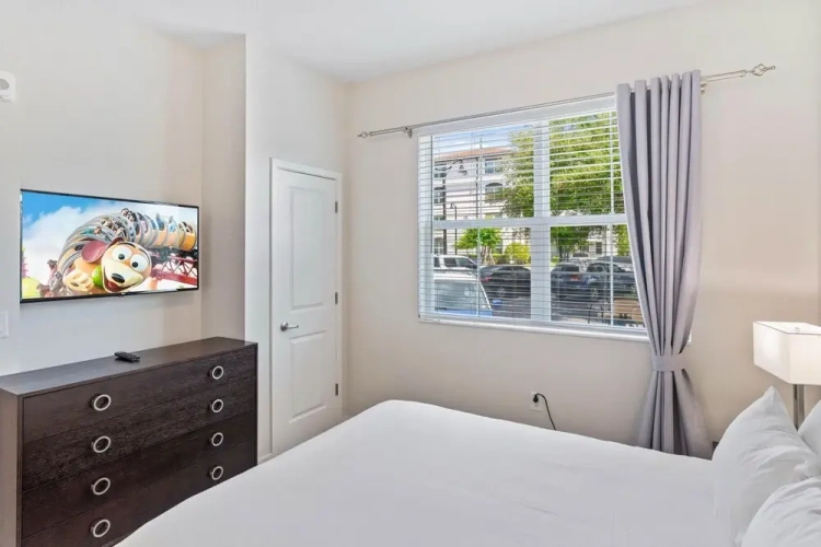 3 Bedrooms Apartment
