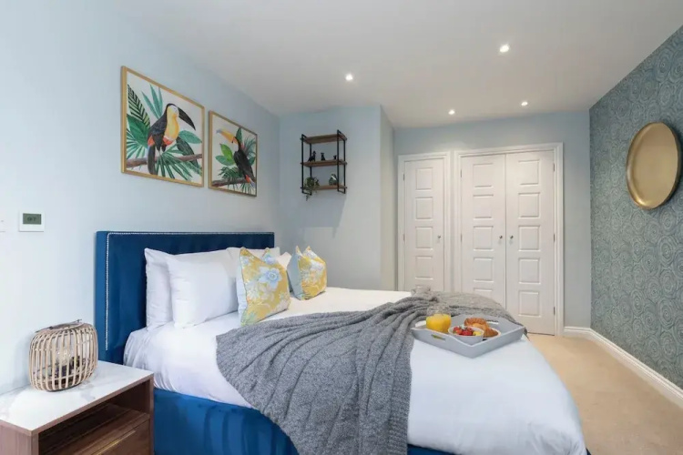 Elliot Oliver- Charming 1 Bed Apartment