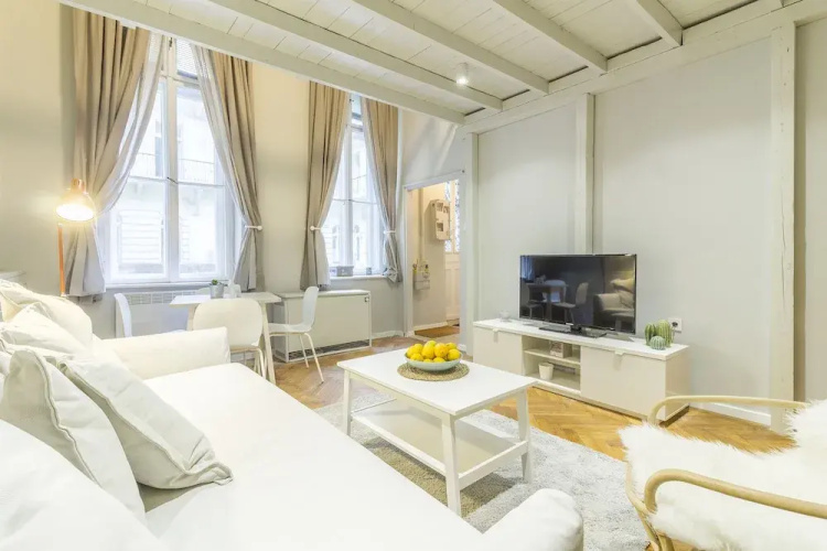 Vanilla Apartment
