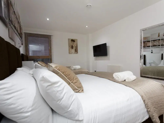 Live in Leeds Sky Penthouse