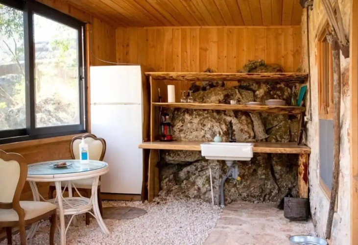 Comfort room with mountain view