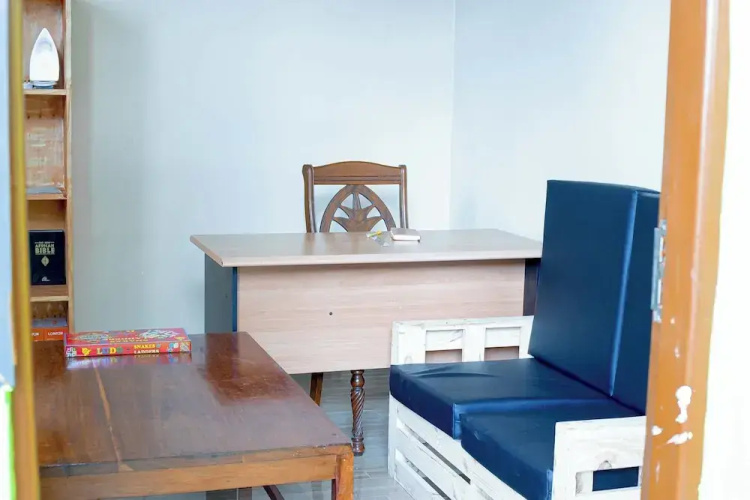 L &j modern backpackers BnB