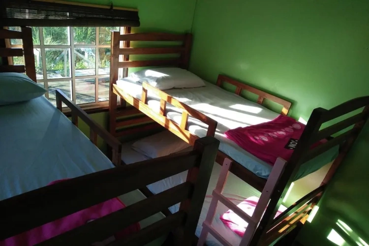 4 Bedrooms Apartment