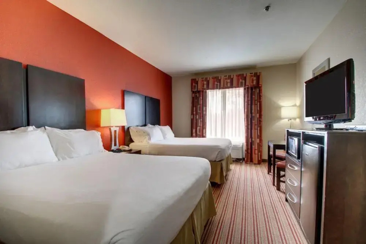 Holiday Inn Express Winona North