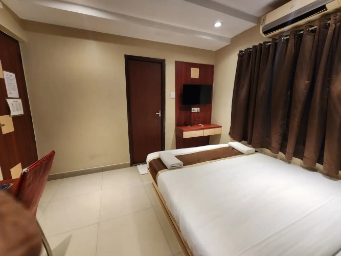 Deluxe Double room with city view