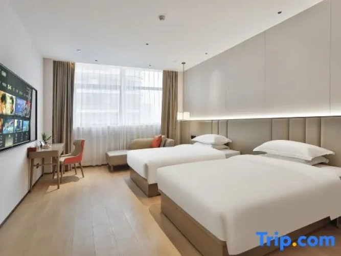 Standard Twin room with city view