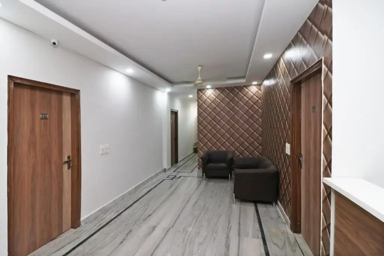 Esscon House by OYO Rooms