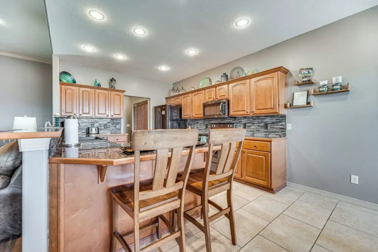 Relax Fireside: Branson West Gem w/ Hot Tub Access