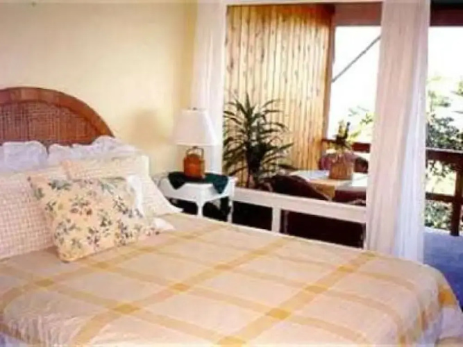 Hale-hoola B & B