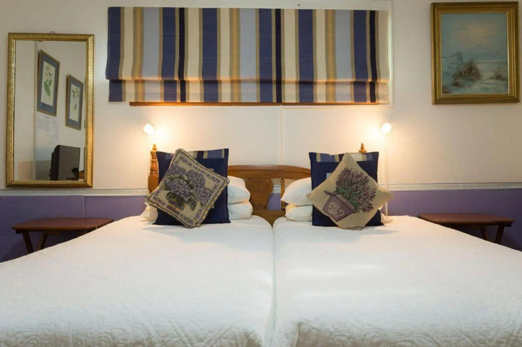 Jean Lee Bed & Breakfast