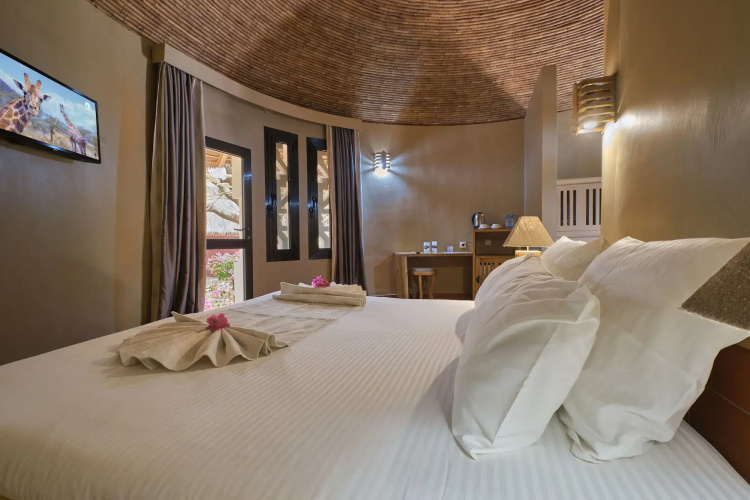 Royam Hotel